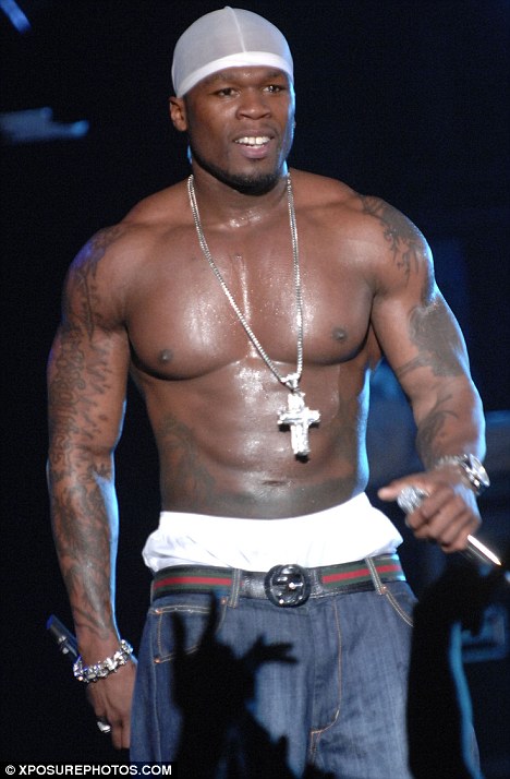 Fotografia de 50 Cent utilizada como referência visual para a criação da figura 3D